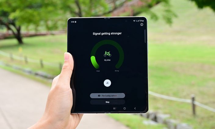 Cuando escaneas la Galaxy SmartTag 2 con un lector NFC en tu smartphone, puedesacceder a la información de contacto del propietario junto con cualquier mensaje
personalizado.